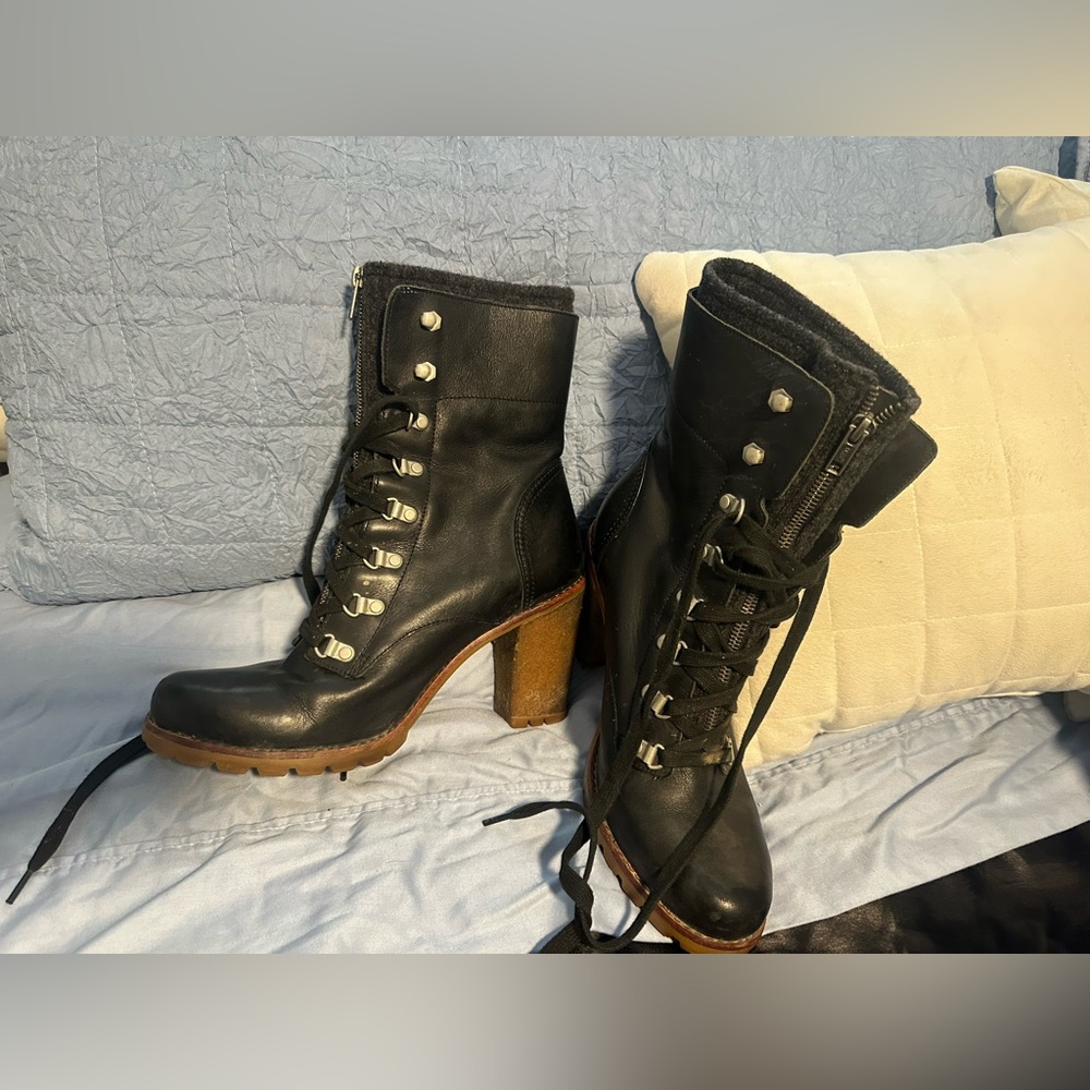 UGG Lace up Combat ankle boots / block heels. Black leather. Size 10